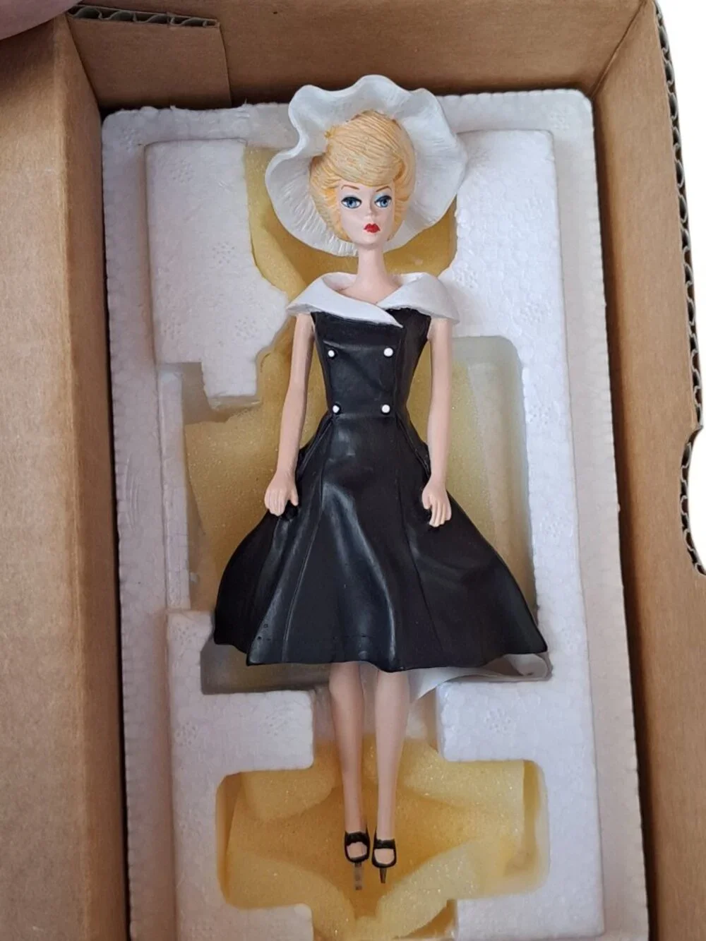 1993 BARBIE The Danbury Mint Classic Figurine Collection 1965 